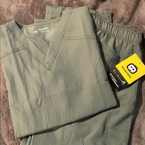 Wonder wink Scrub set sz L. Olive Green